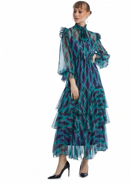 Kadın Uzun Şifon Elbise - Kat Kat Etekli - Fular Detaylı, Modern ve Hareketli Tasarım – Günlük ve Özel Gün Kullanımları Için Şık Elbise modelleri