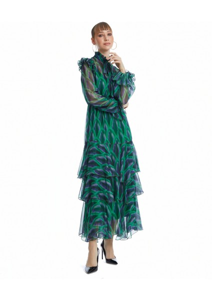 Kadın Uzun Şifon Elbise - Kat Kat Etekli - Fular Detaylı, Modern ve Hareketli Tasarım – Günlük ve Özel Gün Kullanımları Için Şık Elbise