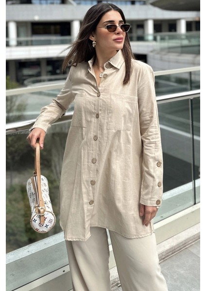 Kadın Bej Uzun Kol, Ahşap Düğme Detaylı, Arkası Pliseli, Salaş ve Uzun, Pamuklu Tunik Gömlek