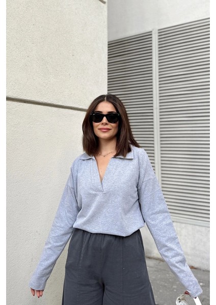 Kadın Gri Polo Yaka Basic Bluz, Uzun Kol, Regular Kesim, Günlük ve Spor Kaliteli Kumaş Sweatshirt