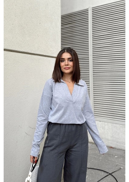 Kadın Gri Polo Yaka Basic Bluz, Uzun Kol, Regular Kesim, Günlük ve Spor Kaliteli Kumaş Sweatshirt