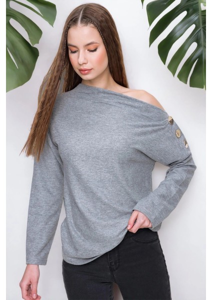 Kadın Gri Kayık Yaka Uzun Kol Omuz Dekolteli, Düğmeli Detaylı Regular Kesim Standart Boy Bluz