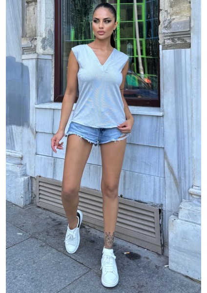 Kadın Gri V Yaka, Kolsuz, Dokulu Kumaş, Rahat Bluz fiyatları