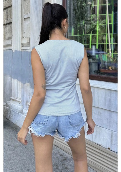 Kadın Gri V Yaka, Kolsuz, Dokulu Kumaş, Rahat Bluz fırsatları