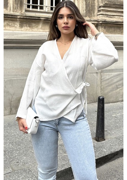 Kadın Beyaz Kruvaze Yaka, Çapraz Bağlamalı, Flare Kollu, Salaş Müslin Bluz