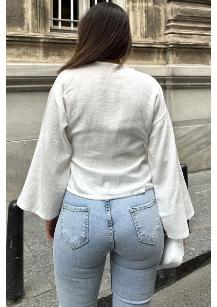 Kadın Beyaz Kruvaze Yaka, Çapraz Bağlamalı, Flare Kollu, Salaş Müslin Bluz fiyatları