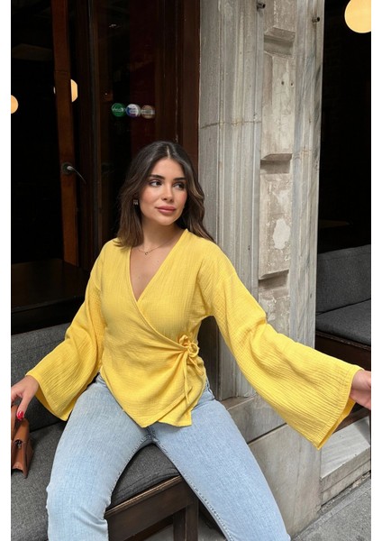 Kadın Sarı Kruvaze Yaka, Çapraz Bağlamalı, Flare Kollu, Salaş Müslin Bluz