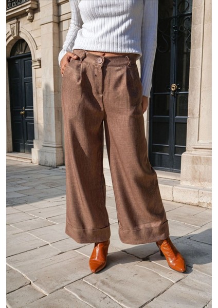 Kahve, Yüksek Bel, Cepli ve Pileli, Geniş Paça Pantolon