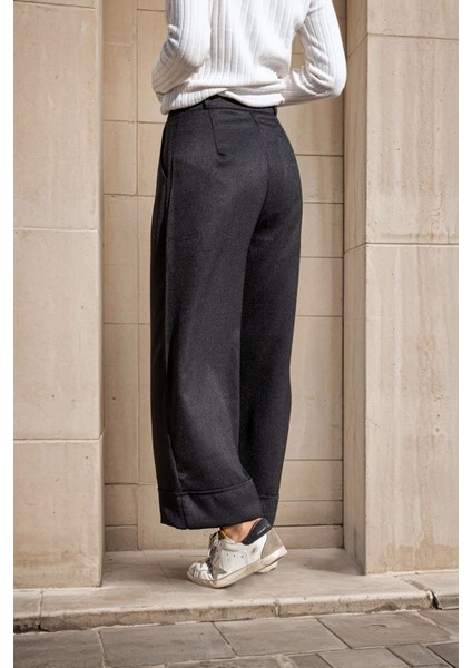 Siyah Yüksek Bel, Cepli ve Pileli, Geniş Paça Pantolon fiyatları