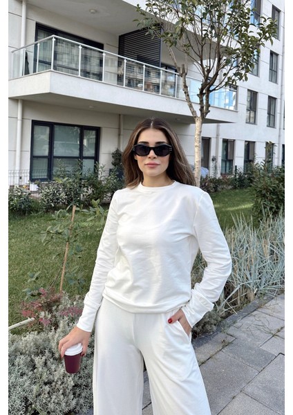 Kadın Beyaz Yuvarlak Yaka Sweatshirt & Bol Paça Beli Lastikli Pantolon - Rahat Alt & Üst Takım fiyatları
