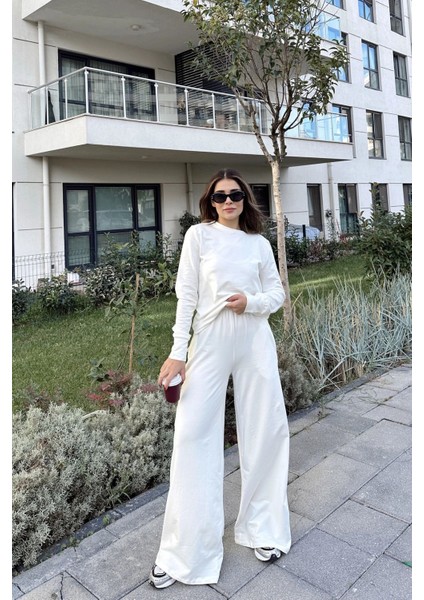 Kadın Beyaz Yuvarlak Yaka Sweatshirt & Bol Paça Beli Lastikli Pantolon - Rahat Alt & Üst Takım fırsatları