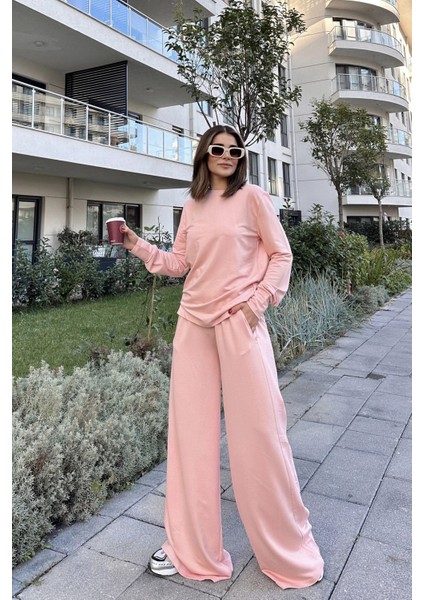 Kadın Pudra Yuvarlak Yaka Sweatshirt & Bol Paça Beli Lastikli Pantolon - Rahat Alt & Üst Takım fırsatları