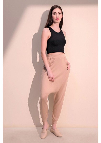 Kadın Bej Rahat Kumaş Cepli Şalvar Pantolon, Beli ve Paçası Lastikli