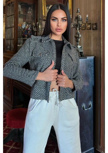 Siyah Balıksırtı Desenli, Fermuarlı, Kısa Kaşe Ceket