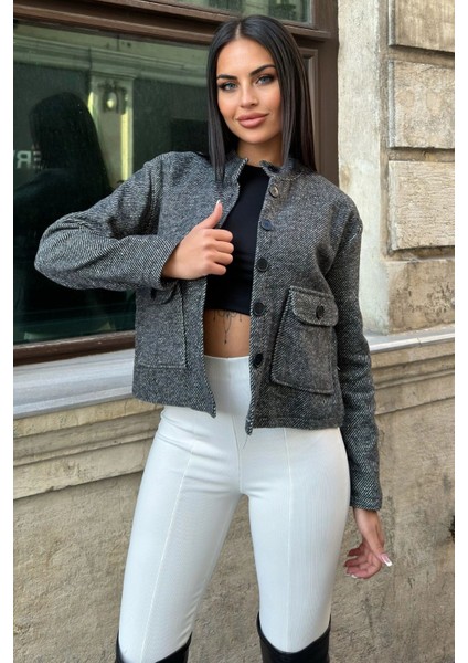 Siyah Dik Yaka, Çift Kapaklı Cep, Kısa Kesim, Diagonal Kaşe Ceket