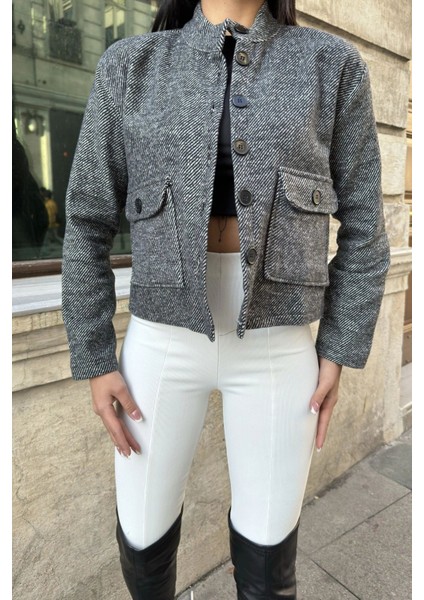 Siyah Dik Yaka, Çift Kapaklı Cep, Kısa Kesim, Diagonal Kaşe Ceket modelleri