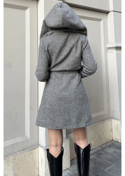 Vizon Balıksırtı Desenli, Kruvaze Yaka, Kapüşonlu, Kemerli Uzun Kaşe Kaban (Astarsız) indirimleri