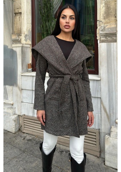 Kahve Balıksırtı Desenli, Kruvaze Yaka, Kapüşonlu, Kemerli Uzun Kaşe Kaban (Astarsız) indirimleri