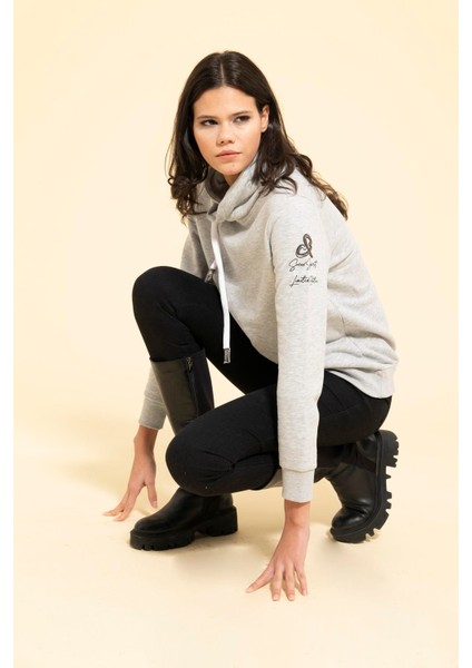 Yaka Kordon Detaylı Kanguru Cep Gri Sweatshirt