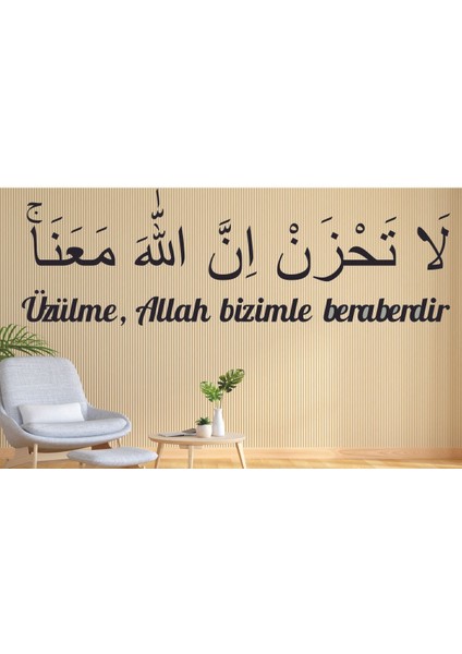 "üzülme Allah Bizimle Beraberdir" Arapça ve Türkçe Yazısı