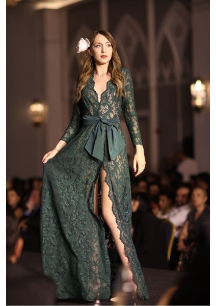 Zümrüt Dantel Elbise