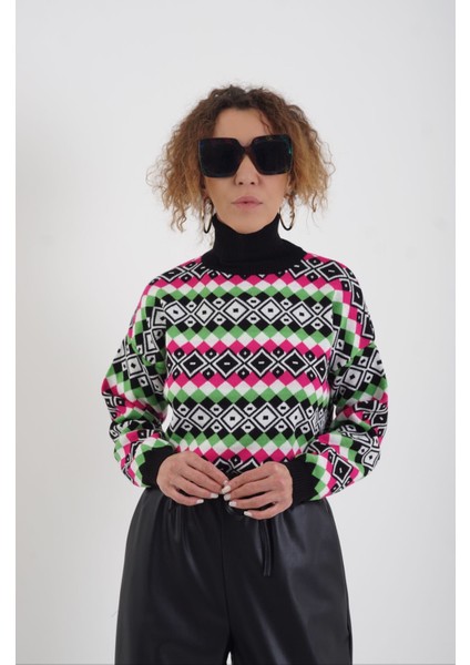 Siyah Balıkçı Yaka Retro Desen Kazak