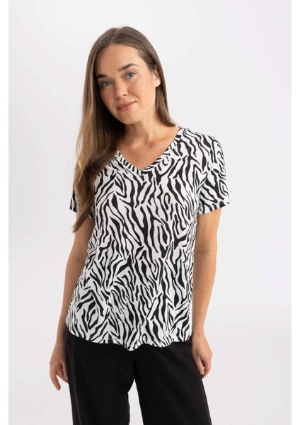 Regular Fit V Yaka Zebra Desenli Kısa Kollu Tişört Z6456AZNS