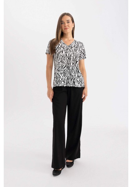 Regular Fit V Yaka Zebra Desenli Kısa Kollu Tişört Z6456AZNS
