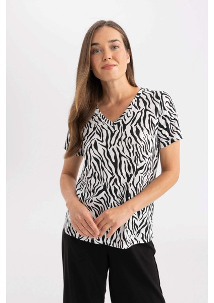 Regular Fit V Yaka Zebra Desenli Kısa Kollu Tişört Z6456AZNS