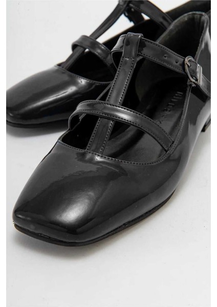 FESTA Siyah Rugan Tokalı Casual Babet Kadın