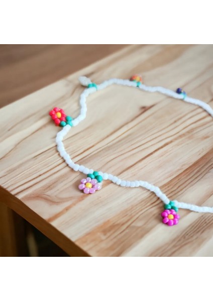 Minimal Kum Boncuk Çok Renkli Papatya Kolye