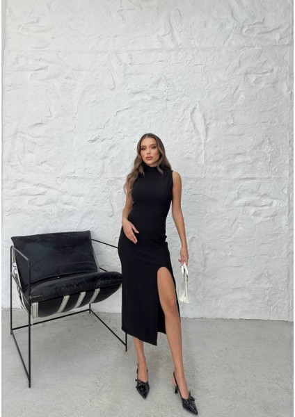 Kadın Dik Yaka Yırtmaçlı Kolsuz Uzun Elbise