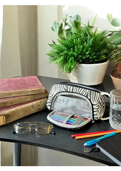 Ilgaz Zebra Desenli Büyük Organik Kanvas Pamuk Bez Kumaş Kalem Kutusu Kalemlik Makyaj Çanta Lüks Son Moda Trend Premium Iki Bölmeli Yeni Sezon Hediye El Yapımı Çok Fonksiyonlu fiyatları