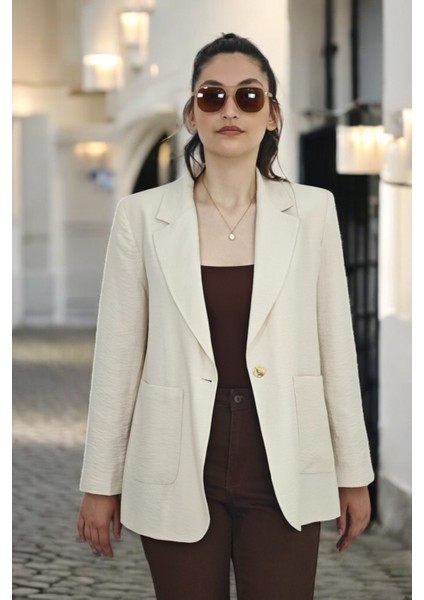 Kol Ağzı Yırtmaç Detaylı Torba Cep Tek Düğme Kapama Mono Yaka Blazer Kadın Ceket