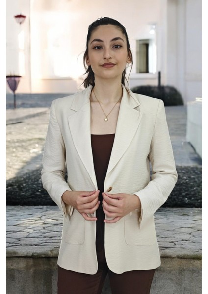 Kol Ağzı Yırtmaç Detaylı Torba Cep Tek Düğme Kapama Mono Yaka Blazer Kadın Ceket indirimleri