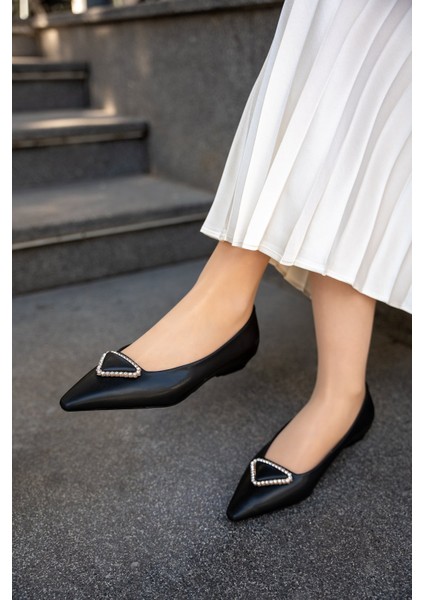 Polly Siyah Sivri Burun Taşlı Aksesuar Detaylı Kadın Babet fiyatları