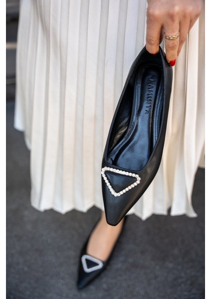 Polly Siyah Sivri Burun Taşlı Aksesuar Detaylı Kadın Babet modelleri