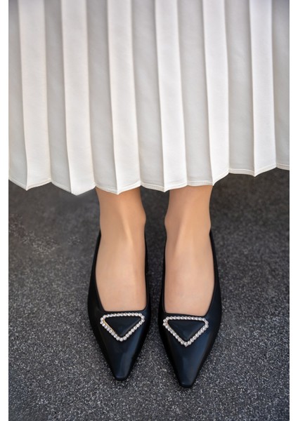 Polly Siyah Sivri Burun Taşlı Aksesuar Detaylı Kadın Babet indirimleri