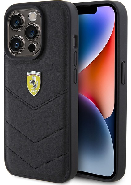 iPhone 15 Pro Kılıf Ferrari Orjinal Lisanslı Deri Dikişli Arka Yüzey Metal Logo Tasarımlı Siyah
