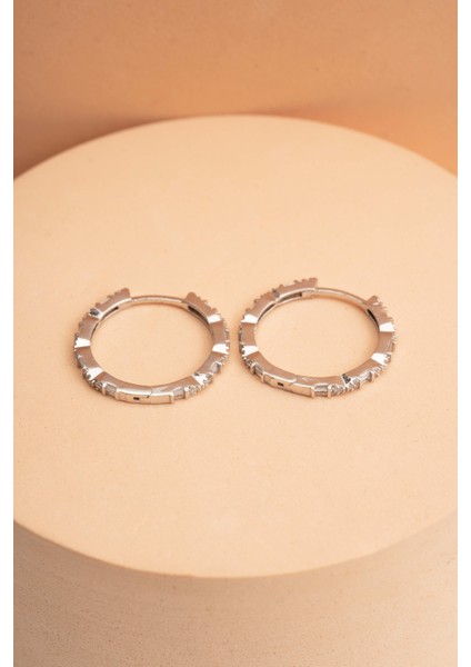 24 mm Baget Taşlı Tasarım Rodyumlu Gümüş Halka Küpe 7159 indirimleri