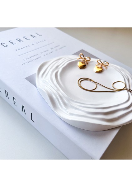 Pinterest Dalgalı Minimal Yuvarlak Beyaz Ev Dekor Sunum Standı modelleri