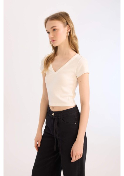 V Yaka Fitted Fitilli Kaşkorse Kısa Kollu Beyaz Tişört E0290AX25SM indirimleri