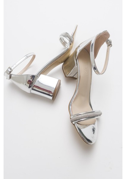 Topuklu Büyük Numara Bayan Taslı Tek Bant Ayakkabı fiyatları