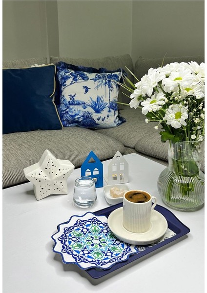 Çini Motif Tasarımlı Sax Mavi ve Yeşil Nakış Kenar Kokteyl Peçetesi 1 Adet