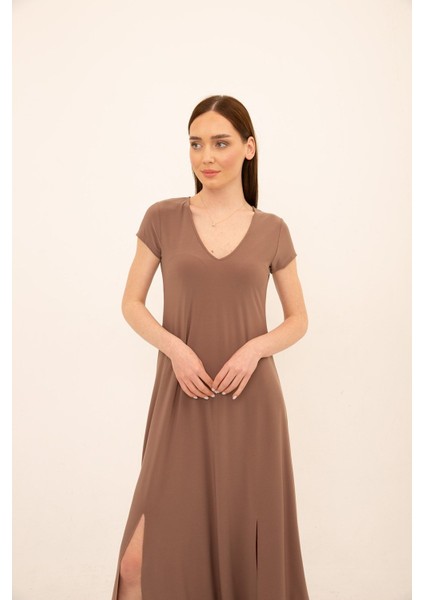 Yırtmaçlı V Yaka Rahat Kesim Uzun Elbise fiyatları