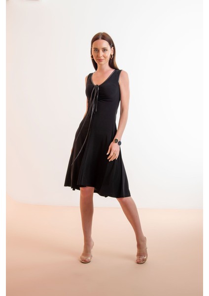 V Yaka Yaka Bağcıklı Kloş Kesim Elbise fiyatları