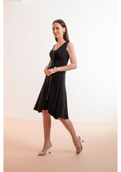 V Yaka Yaka Bağcıklı Kloş Kesim Elbise modelleri