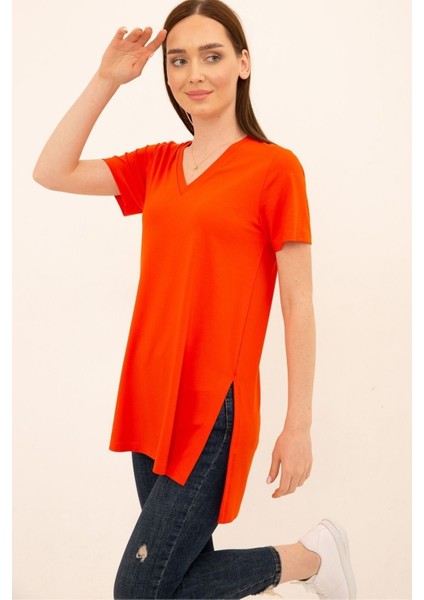 Viskon Yırtmaçlı V Yaka Regular T-Shirt