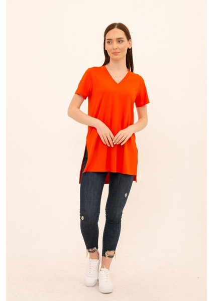 Viskon Yırtmaçlı V Yaka Regular T-Shirt