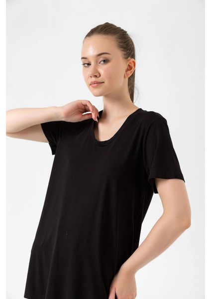 Viskon Yırtmaçlı Yuvarlak Yaka Regular T-Shirt